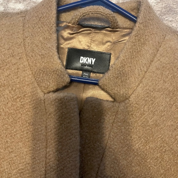 NWT Beautiful DKNY mid length mid weight brown coat - Picture 4 of 11